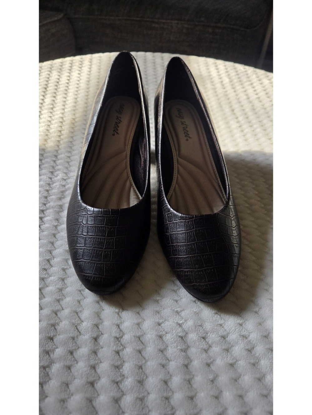 NWOB Easy Street Fabulous Black Croc Embossed Block Heel Pumps Womens 9.5 WW